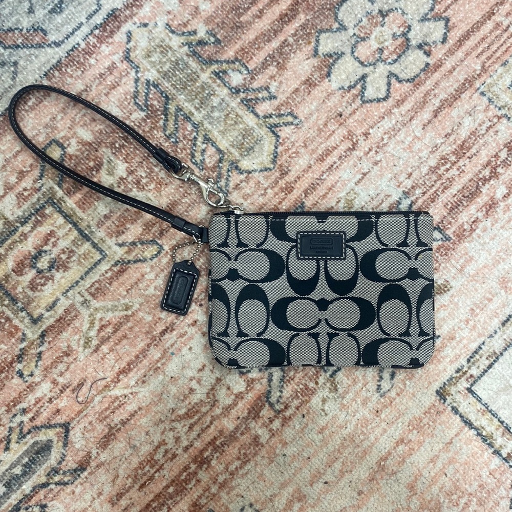 NWOT Coach Signature Legacy Print Wristlet
